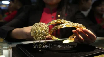 ضغوط اقتصادية متنوعة تدفع أسعار الذهب نحو انخفاض حاد في السوق العالمي